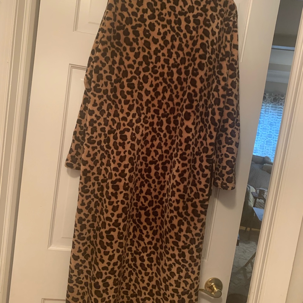 Leopard Print Long Velour Robe - Picture 5 of 6